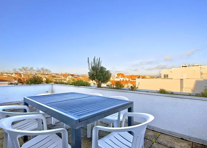 T2, Terrasse, Parking, A 240m De La Plage! - Fr-1-433-114 Apartment